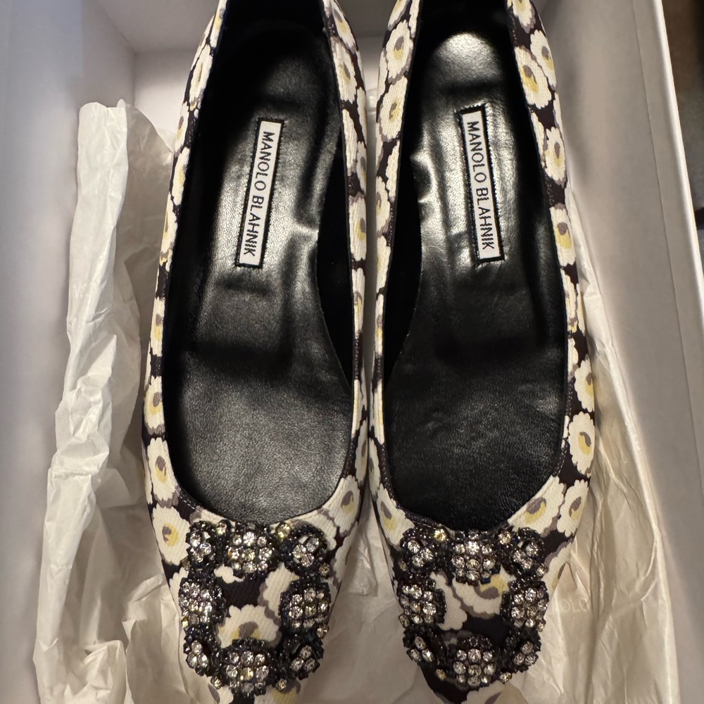 Manolo Blahnik Black and Cream Floral Flats NWT